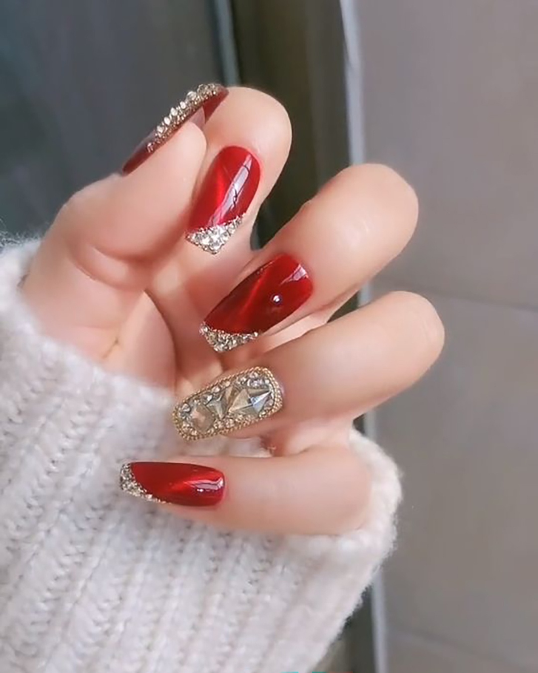 red-nails-with-gem-ideas_(38).jpg