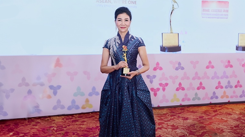 โศภชา ดำรงปิยวุฒิ์ ซีอีซี GUNKUL รับรางวัล “Awen Award 2024”