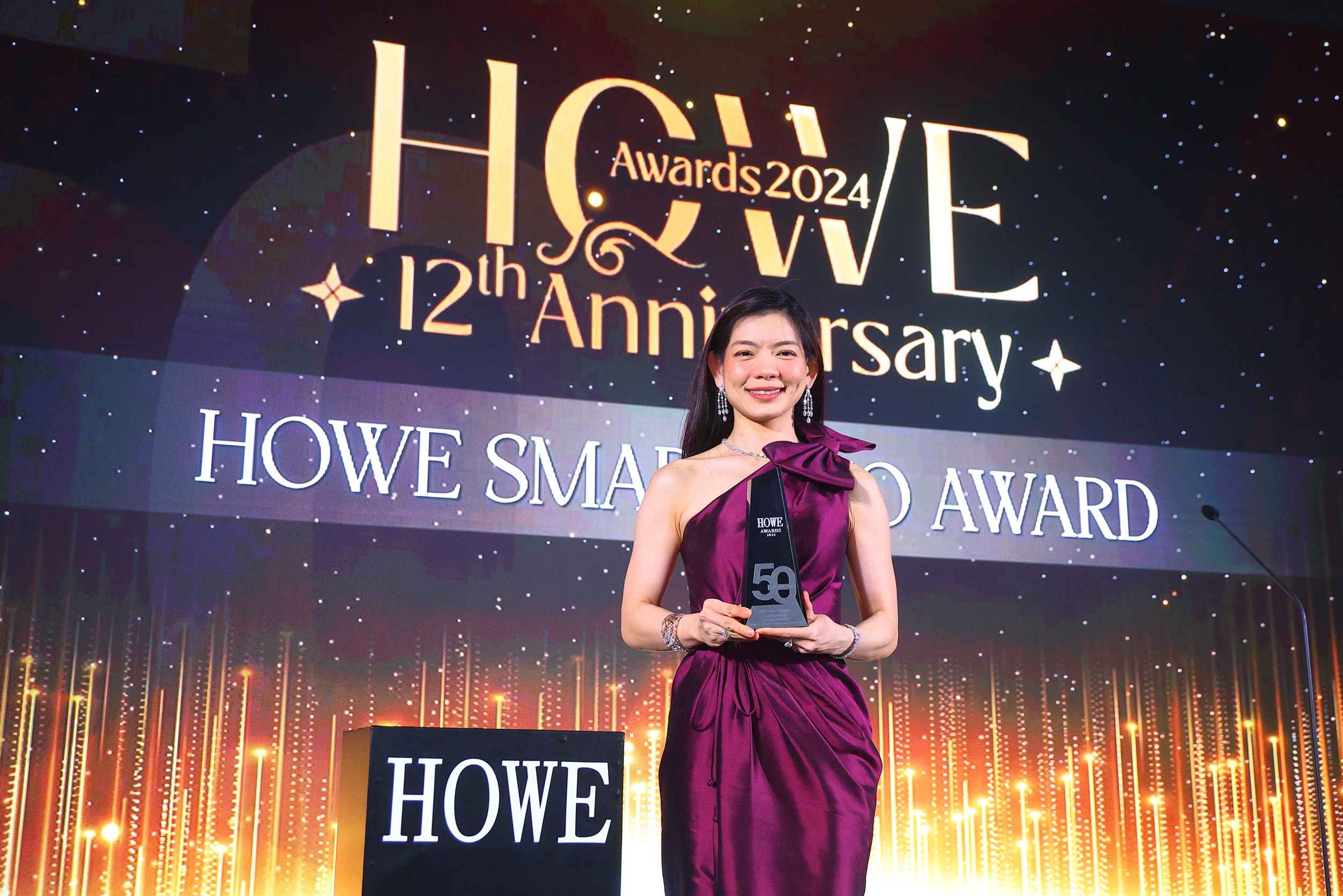 อัญรัตน์ พรประกฤต ผู้บริหารหญิงแกร่งแห่ง ยูบิลลี่ ไดมอนด์  คว้ารางวัล HOWE Smart CEO Award 2024