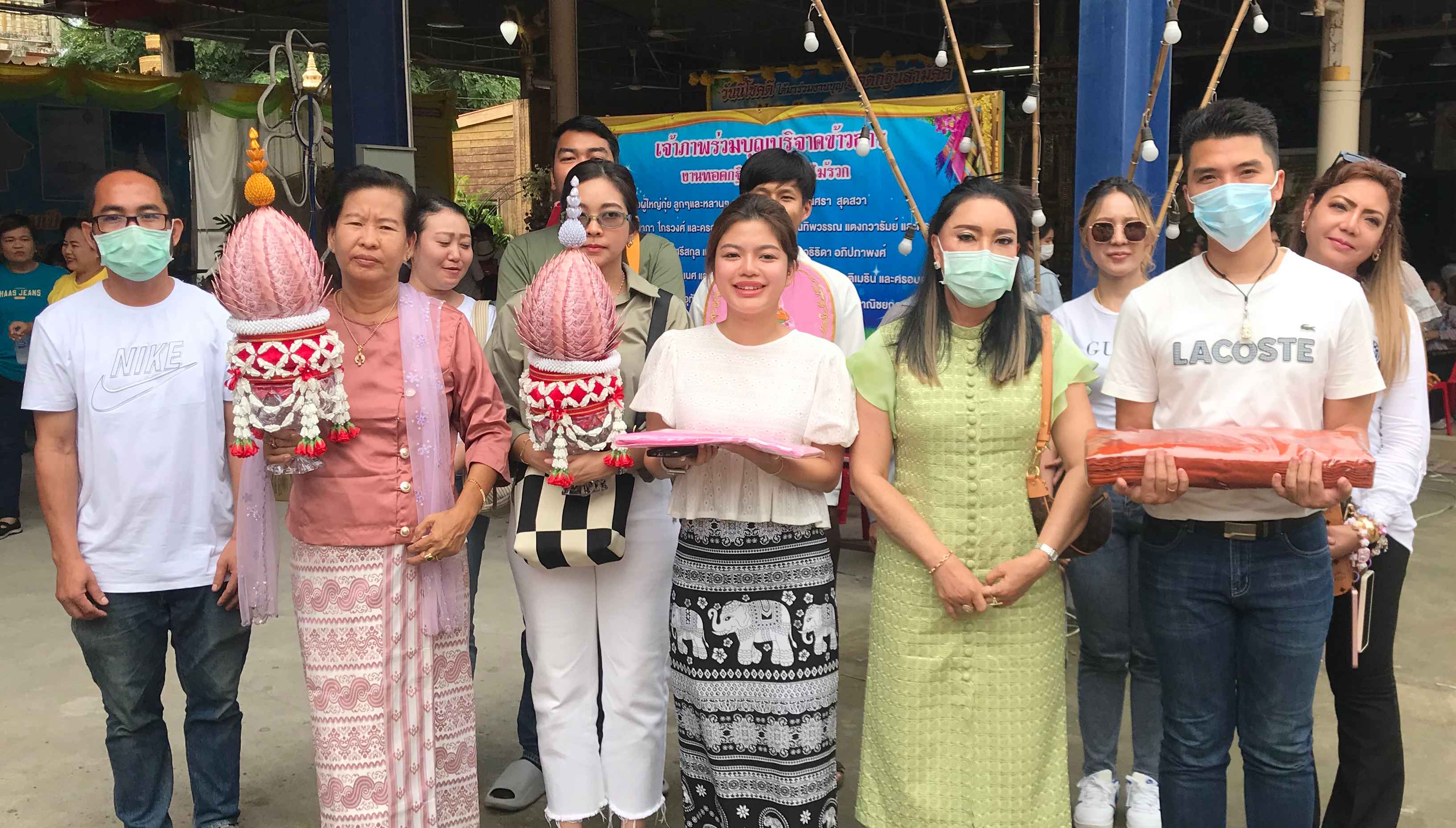 ผู้บริหาร“สบู่วิภาดา” ร่วมประเพณีทอดกฐินสามัคคี