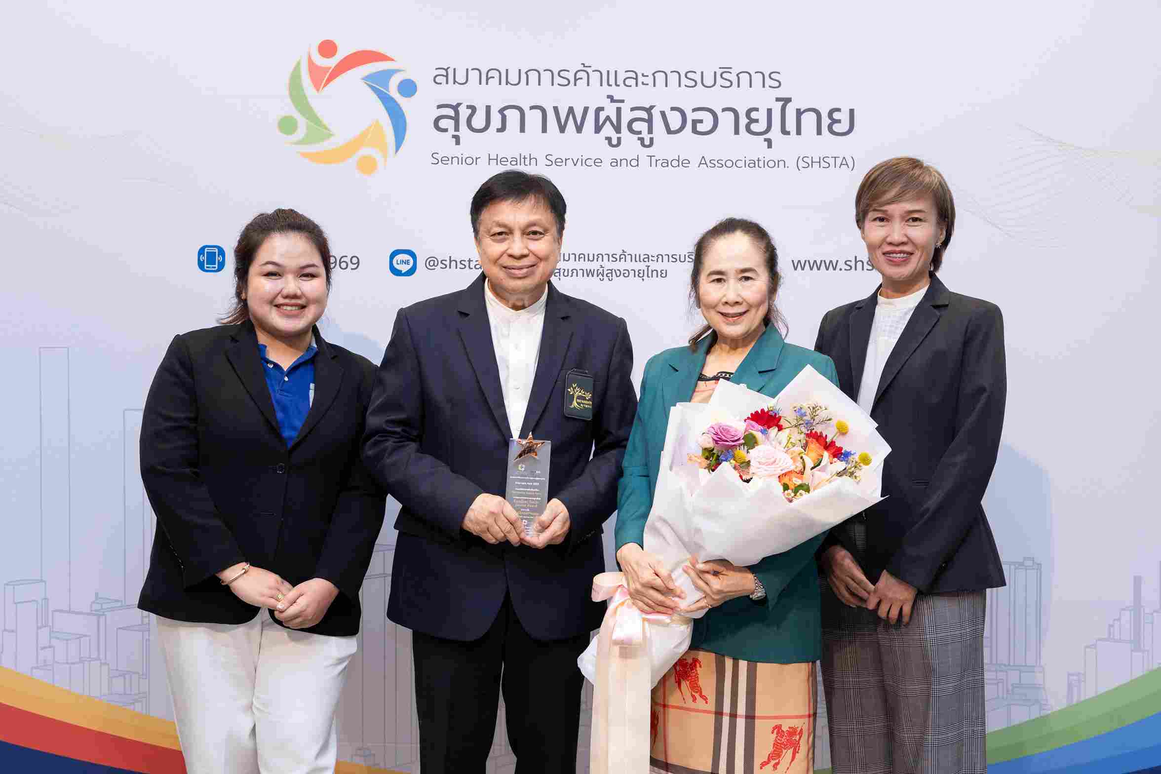 ผู้บริหาร“The Parents” รับรางวัลสถานประกอบการดีเด่น