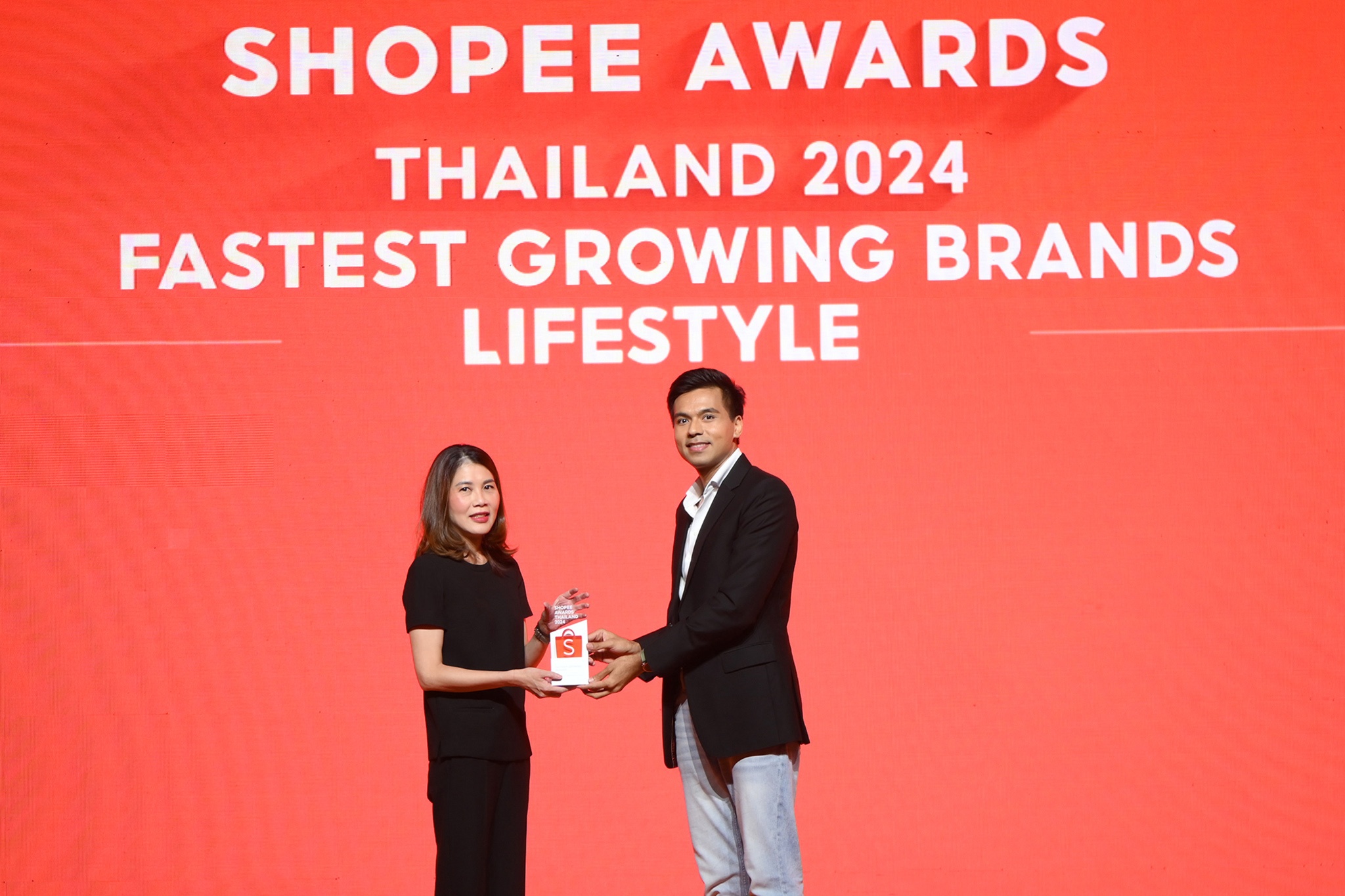 โฮมโปร ตอกย้ำผู้นำค้าปลีกฯ เรื่องบ้าน  คว้ารางวัล “แบรนด์ผู้ขายที่มียอดขายเติบโตเร็วสุด อันดับ 1” ภายในงาน  ‘Shopee Awards Thailand 2024’
